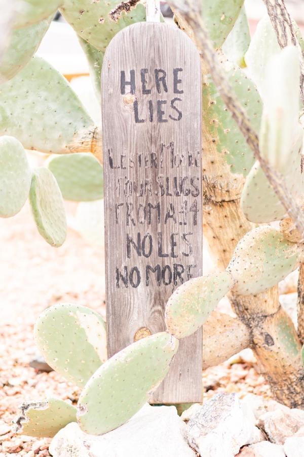 Larian Motel Tombstone